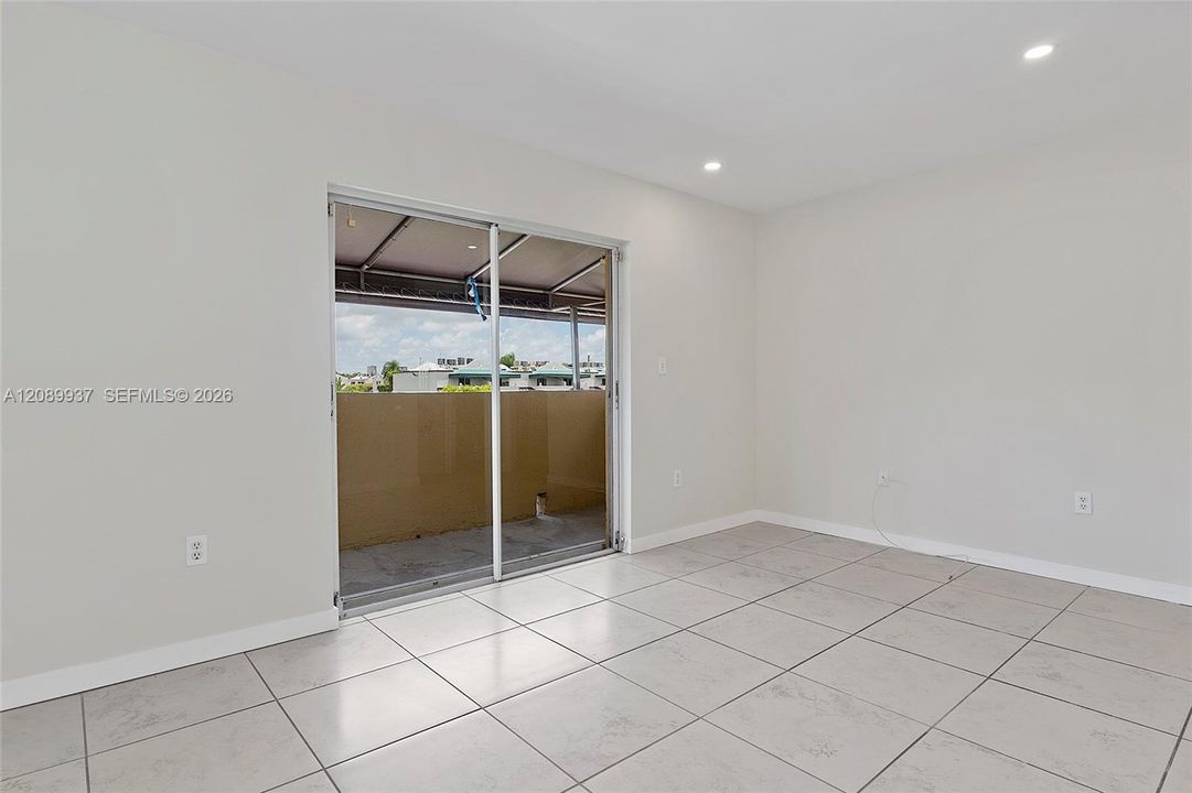 В аренду: $3,650 (3 спален, 2 ванн, 1580 Квадратных фут)