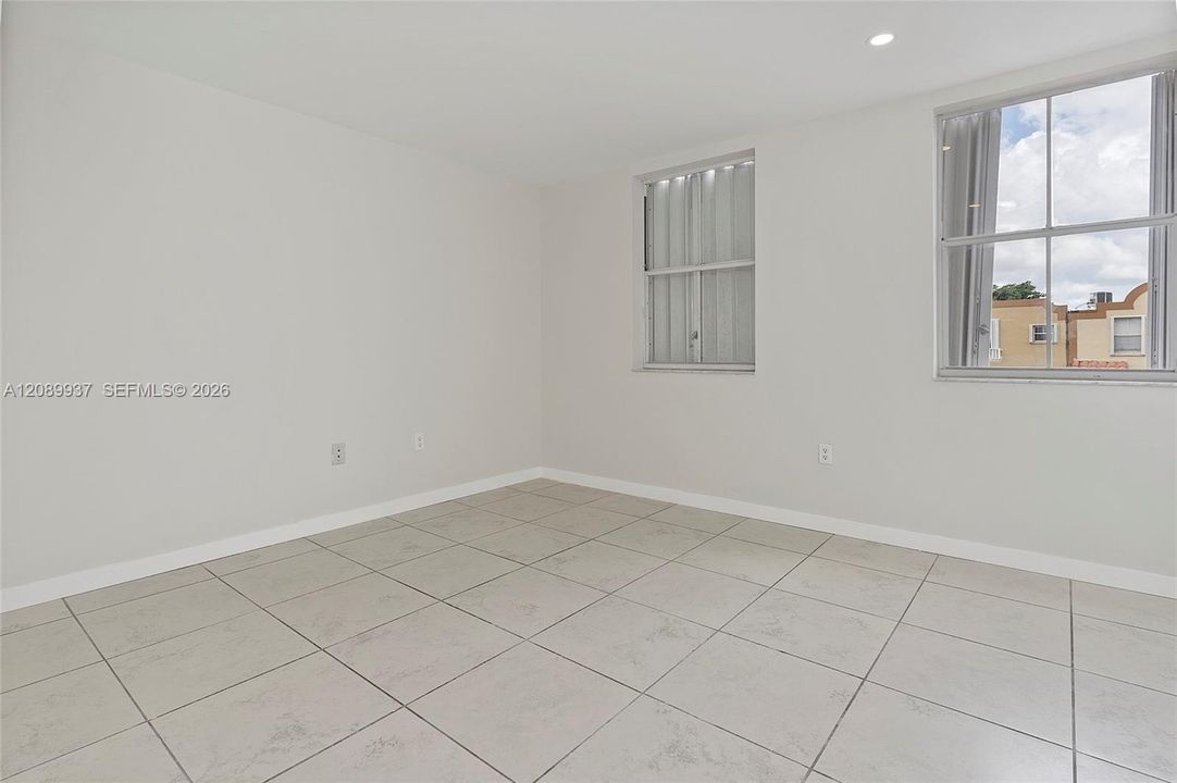 В аренду: $3,650 (3 спален, 2 ванн, 1580 Квадратных фут)