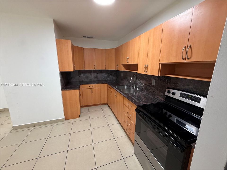 В аренду: $2,350 (2 спален, 1 ванн, 1400 Квадратных фут)