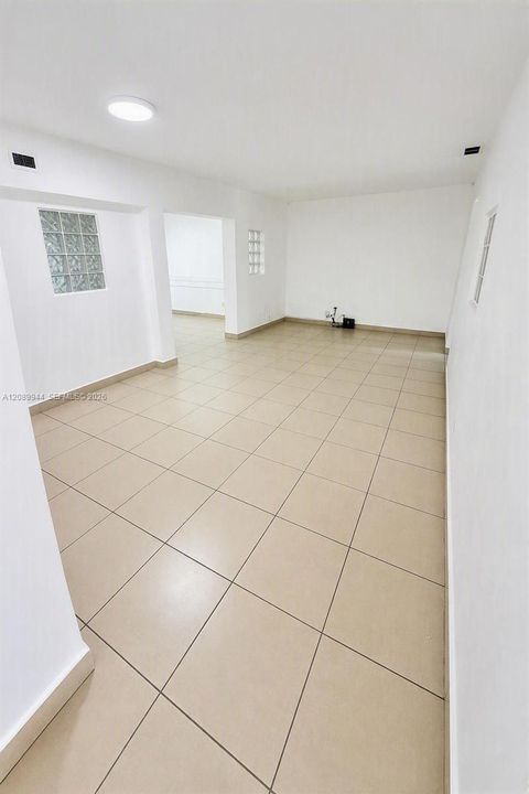 В аренду: $2,350 (2 спален, 1 ванн, 1400 Квадратных фут)