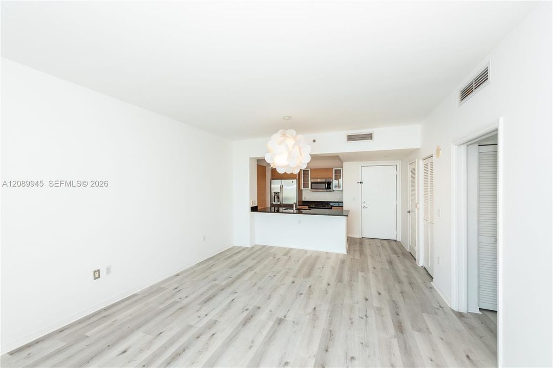 В аренду: $3,400 (1 спален, 1 ванн, 702 Квадратных фут)