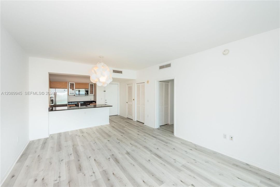 В аренду: $3,400 (1 спален, 1 ванн, 702 Квадратных фут)
