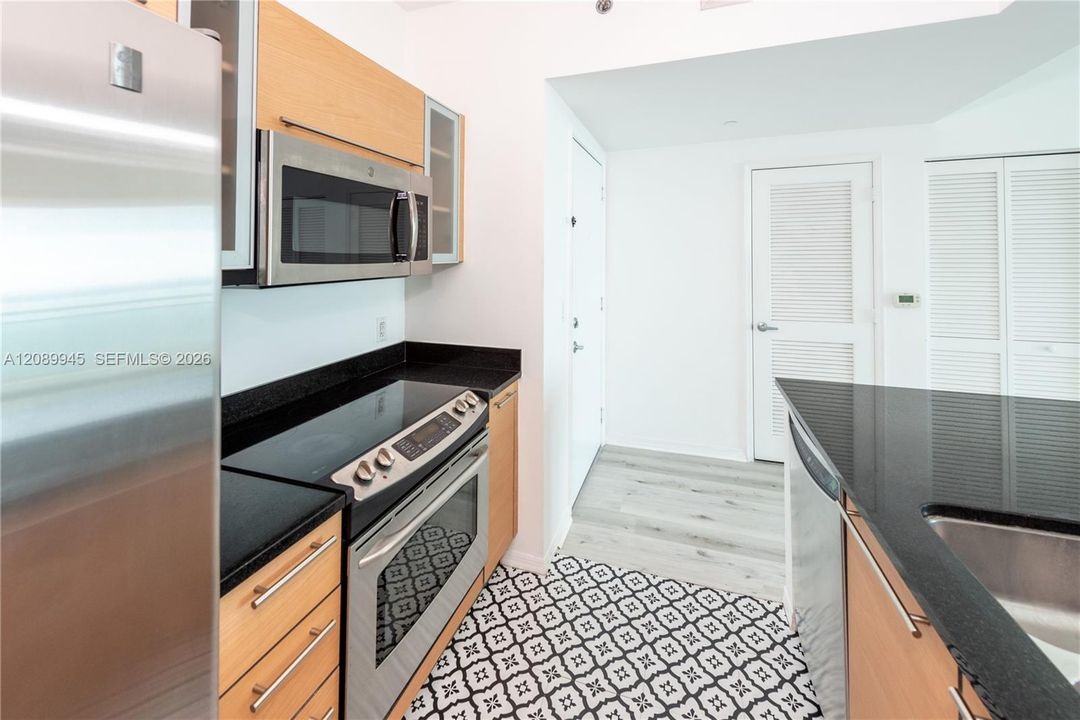 В аренду: $3,400 (1 спален, 1 ванн, 702 Квадратных фут)