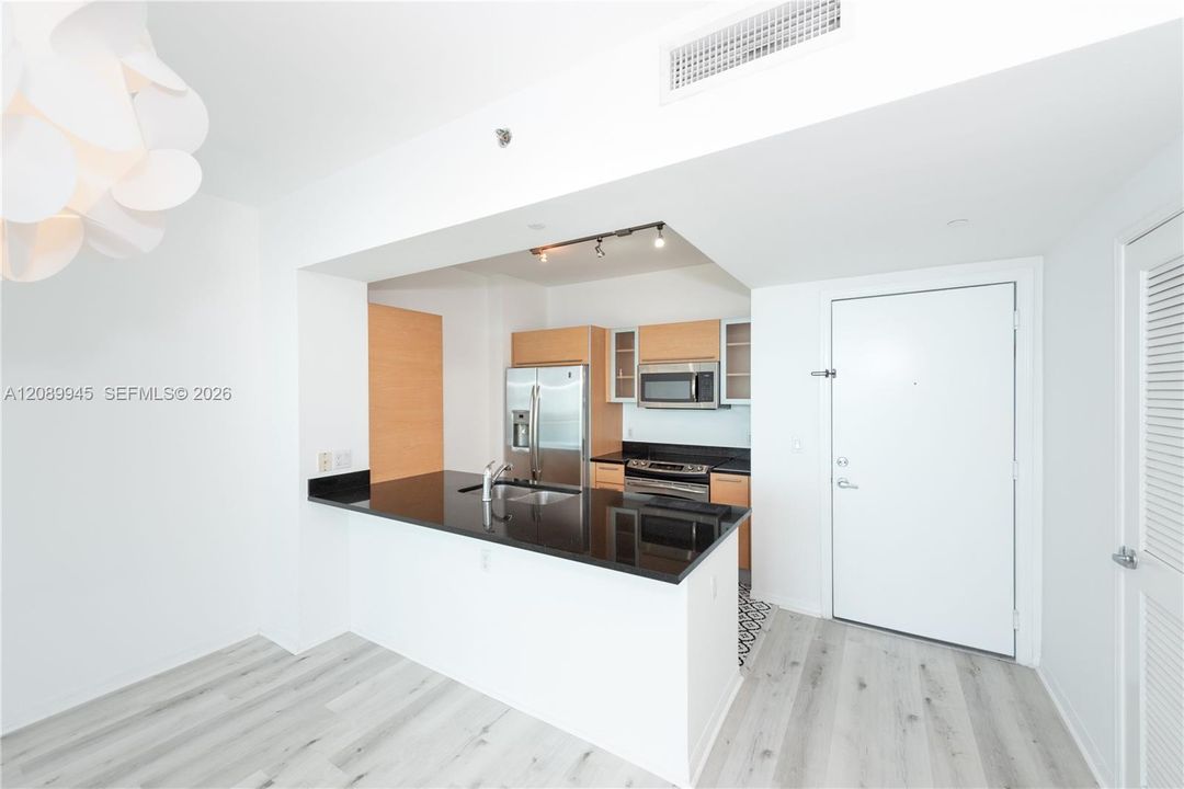 В аренду: $3,400 (1 спален, 1 ванн, 702 Квадратных фут)