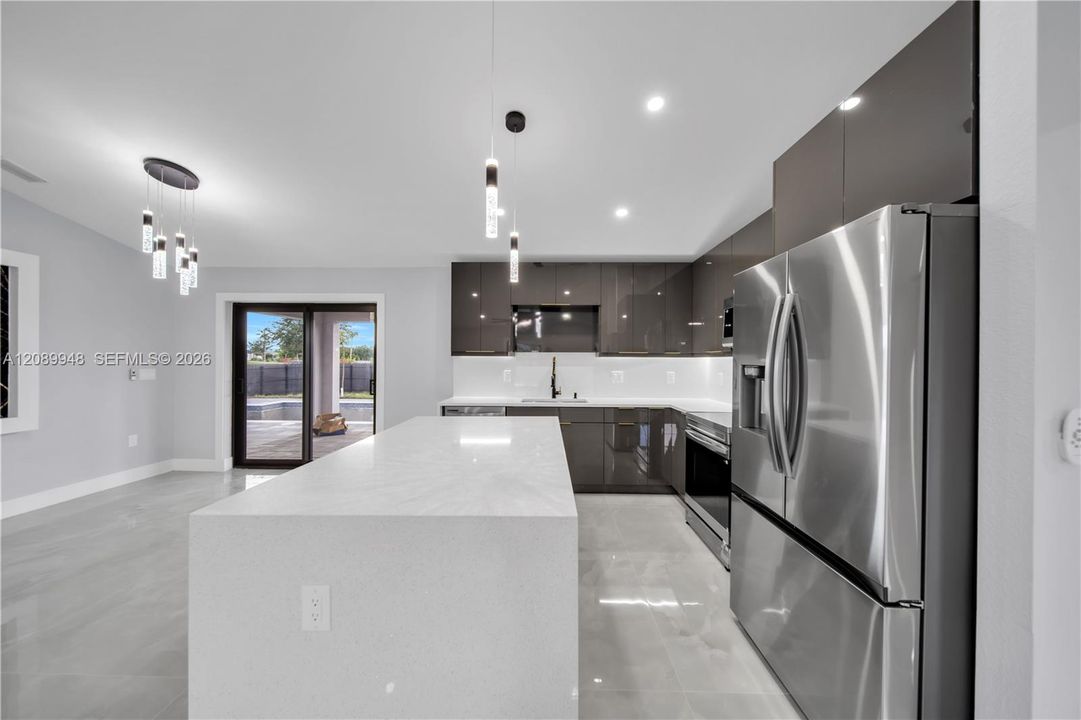 For Sale: $389,900 (3 beds, 2 baths, 1362 Square Feet)