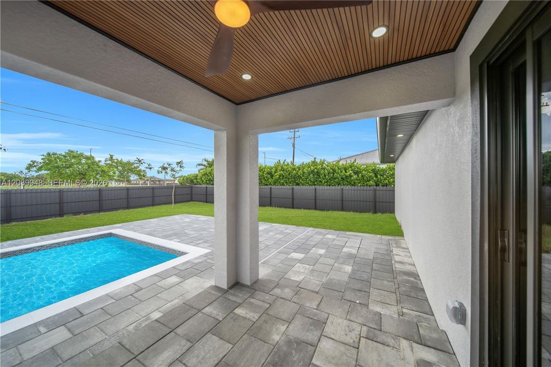 For Sale: $389,900 (3 beds, 2 baths, 1362 Square Feet)