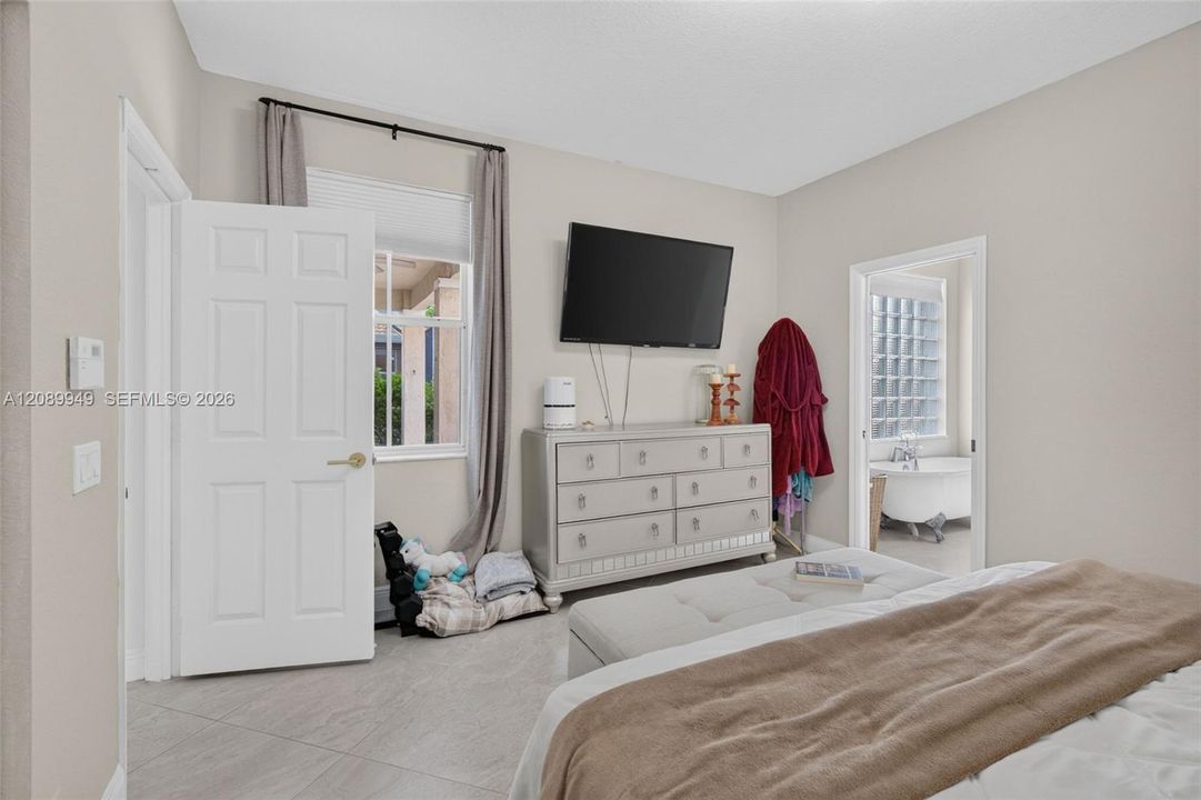 For Sale: $799,000 (3 beds, 2 baths, 1532 Square Feet)