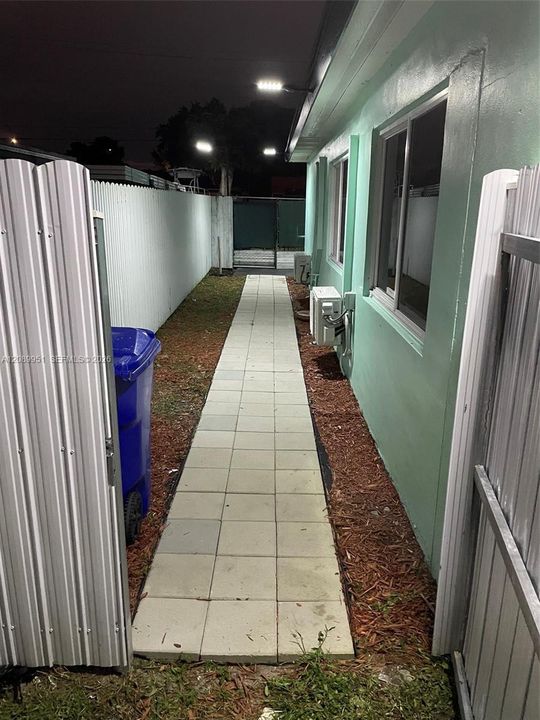 En Venta: $524,000 (4 camas, 3 baños, 1525 Pies cuadrados)