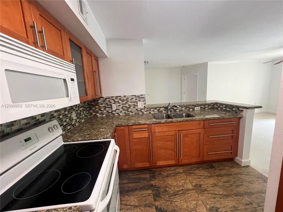 For Rent: $2,575 (2 beds, 2 baths, 1080 Square Feet)