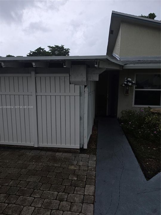For Rent: $1,700 (1 beds, 1 baths, 720 Square Feet)