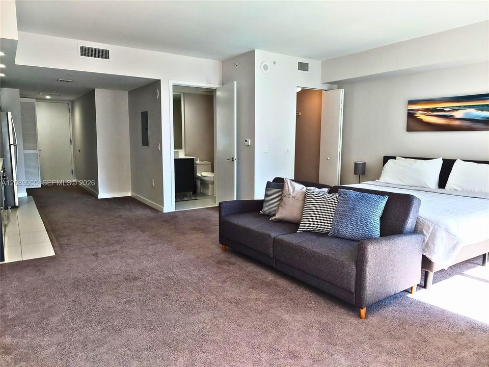 For Rent: $2,500 (0 beds, 1 baths, 545 Square Feet)