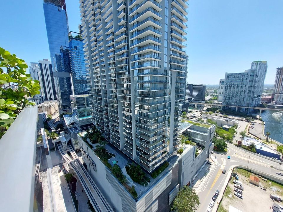 For Rent: $2,500 (0 beds, 1 baths, 545 Square Feet)