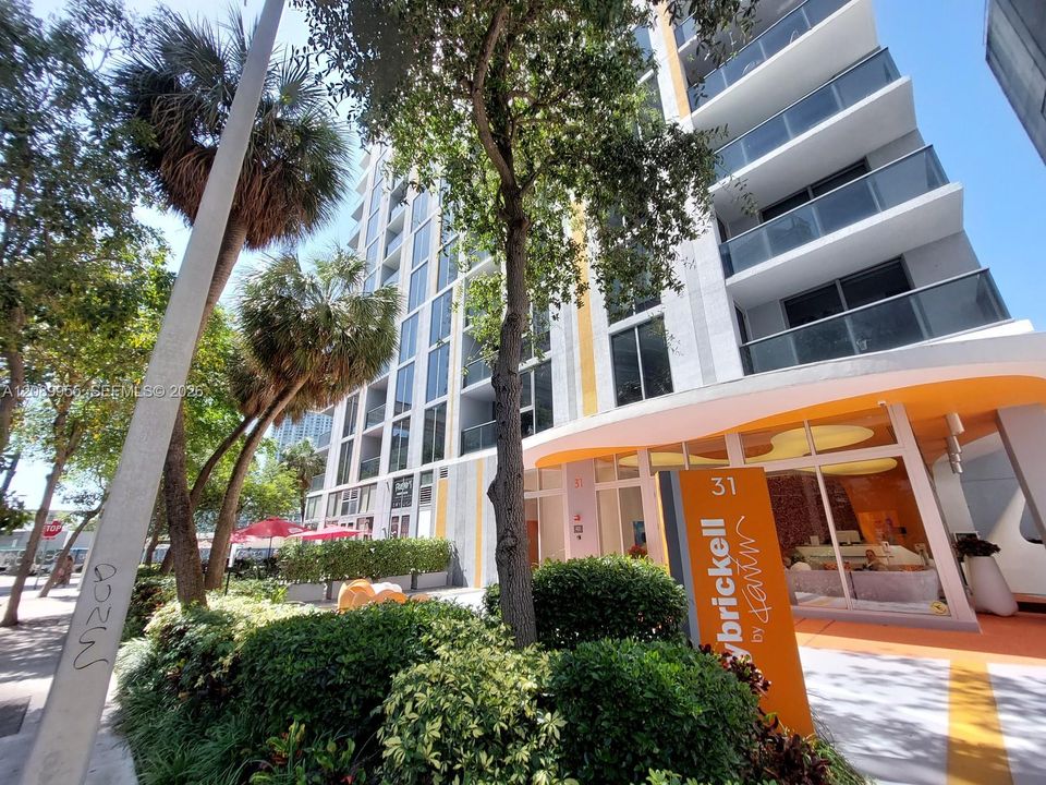 For Rent: $2,500 (0 beds, 1 baths, 545 Square Feet)