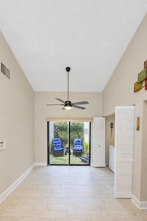 980 breakfast nook