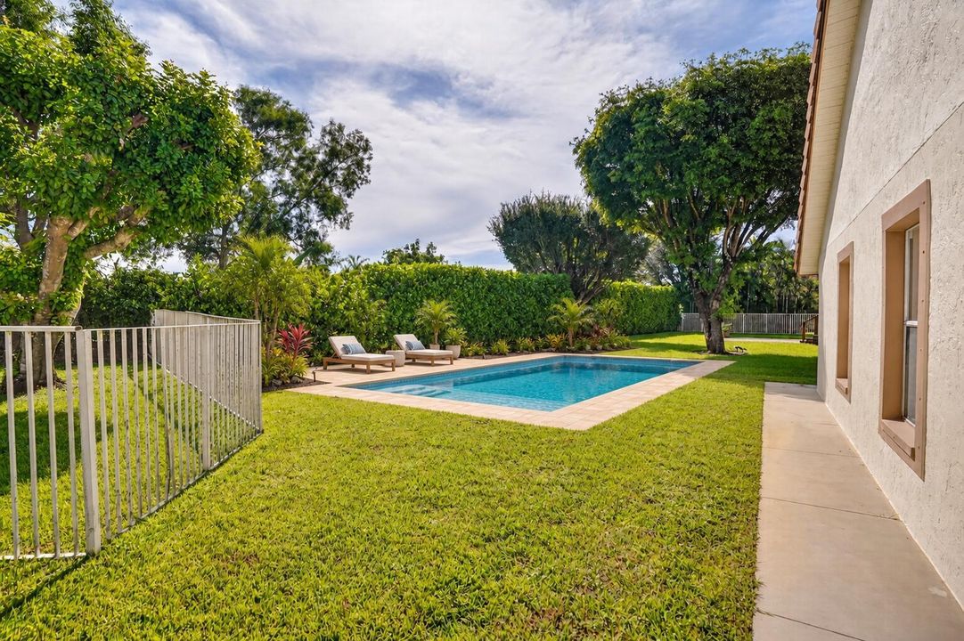 virtually staged pool