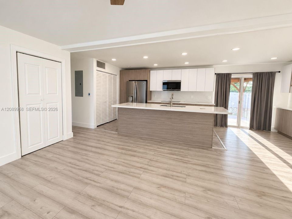 For Sale: $450,000 (3 beds, 2 baths, 1308 Square Feet)