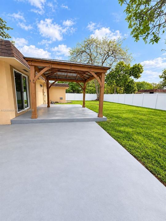 For Sale: $450,000 (3 beds, 2 baths, 1308 Square Feet)