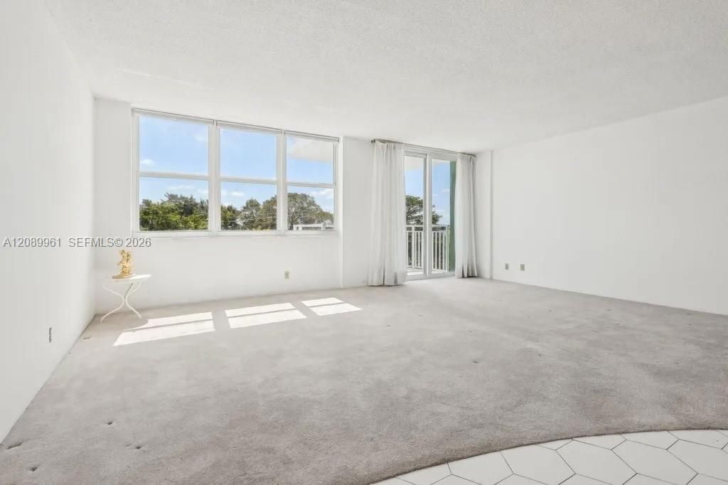 For Sale: $275,000 (2 beds, 2 baths, 1304 Square Feet)