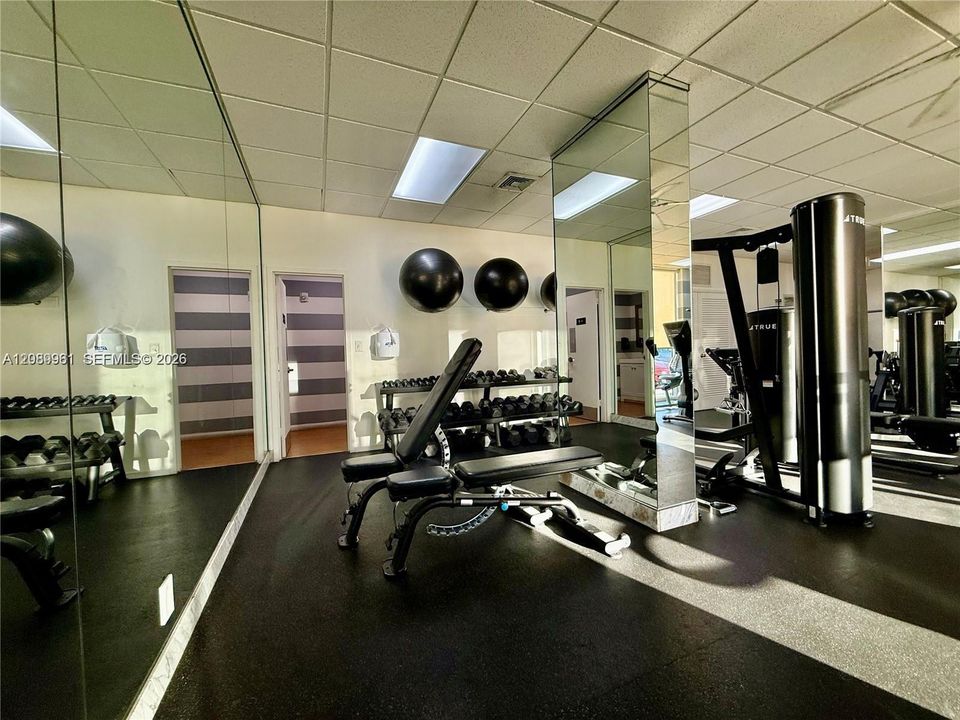 For Sale: $275,000 (2 beds, 2 baths, 1304 Square Feet)