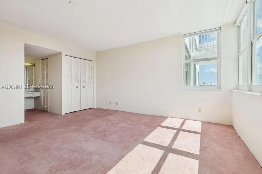For Sale: $275,000 (2 beds, 2 baths, 1304 Square Feet)
