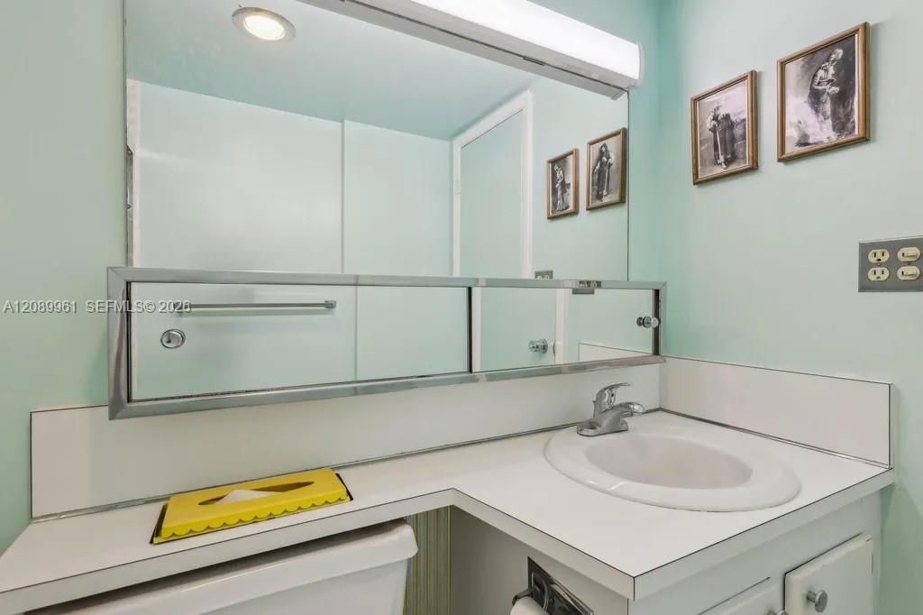 For Sale: $275,000 (2 beds, 2 baths, 1304 Square Feet)