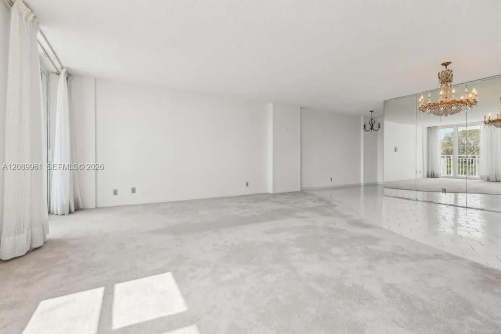 For Sale: $275,000 (2 beds, 2 baths, 1304 Square Feet)