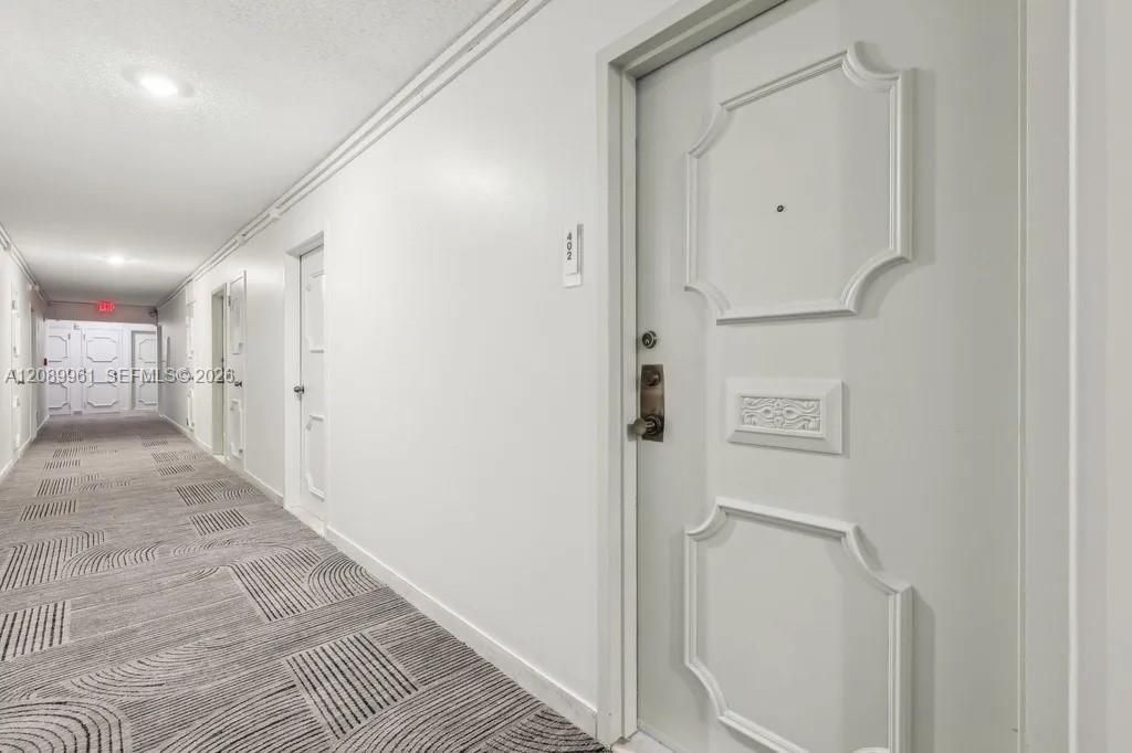 For Sale: $275,000 (2 beds, 2 baths, 1304 Square Feet)