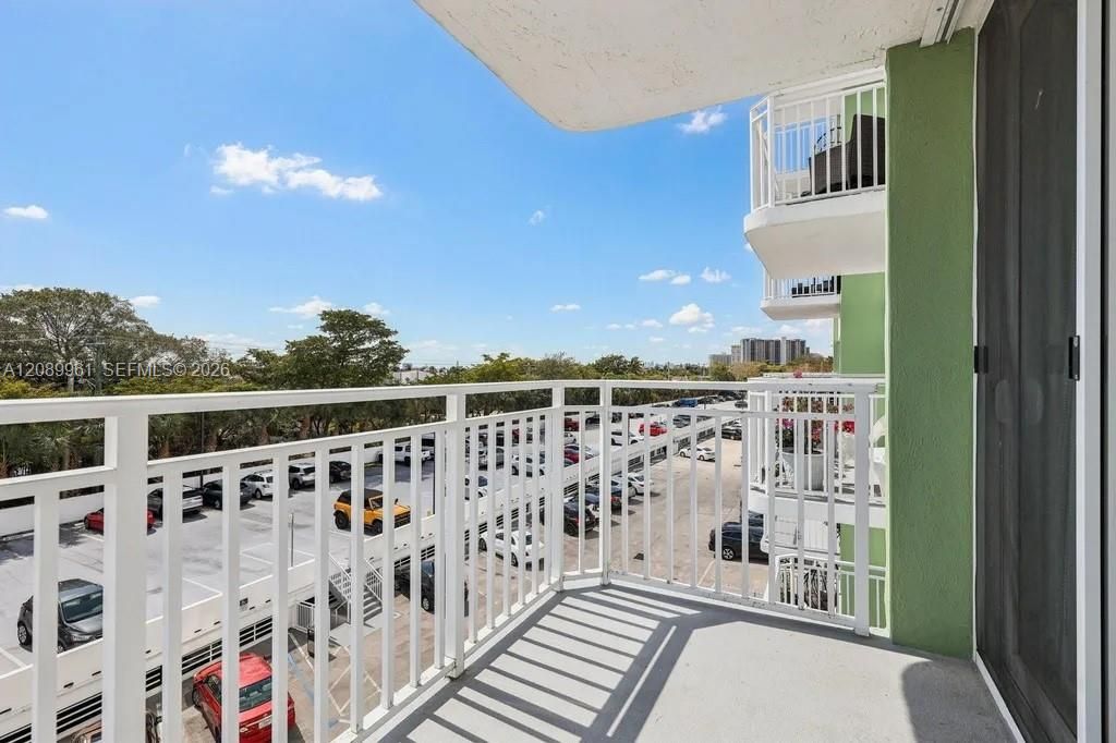 For Sale: $275,000 (2 beds, 2 baths, 1304 Square Feet)