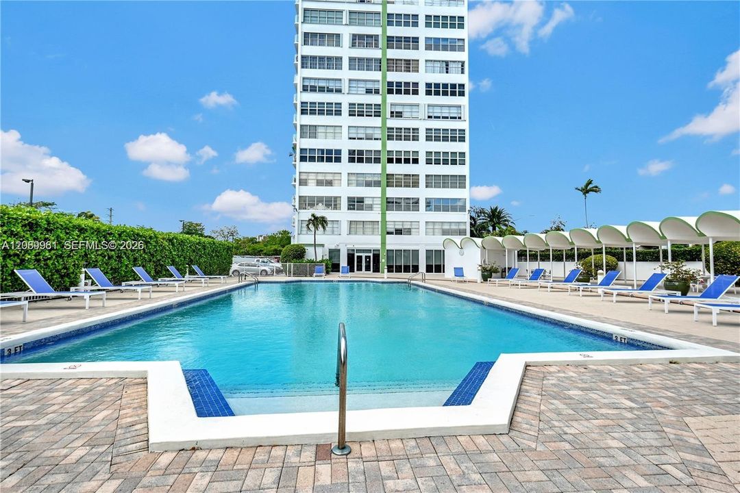 For Sale: $275,000 (2 beds, 2 baths, 1304 Square Feet)