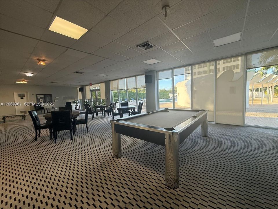 For Sale: $275,000 (2 beds, 2 baths, 1304 Square Feet)