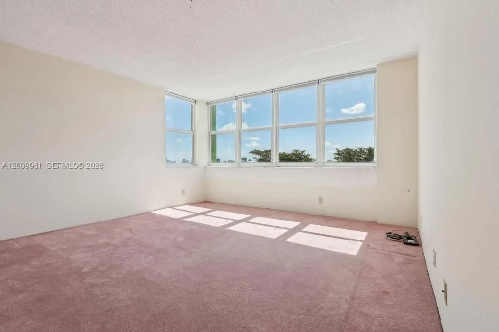 For Sale: $275,000 (2 beds, 2 baths, 1304 Square Feet)