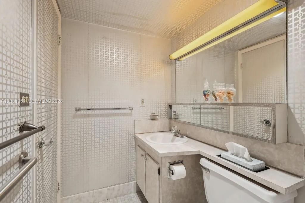 For Sale: $275,000 (2 beds, 2 baths, 1304 Square Feet)