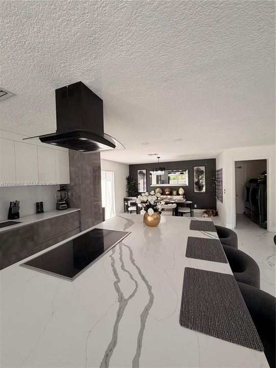 : $999,000 (4 спален, 2 ванн, 2344 Квадратных фут)