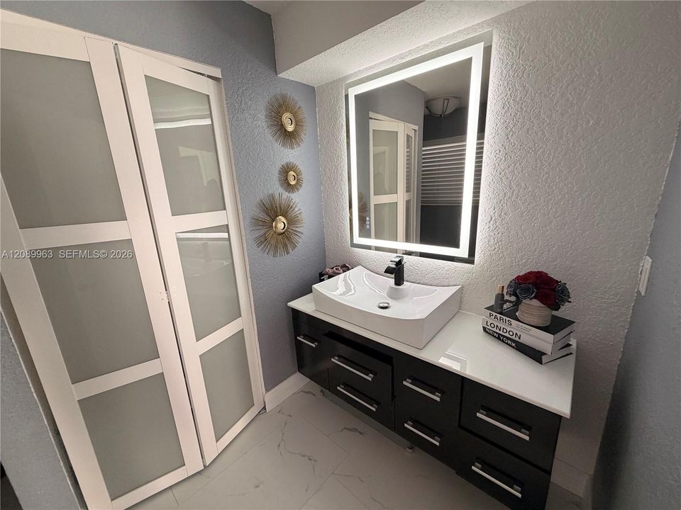 : $999,000 (4 спален, 2 ванн, 2344 Квадратных фут)