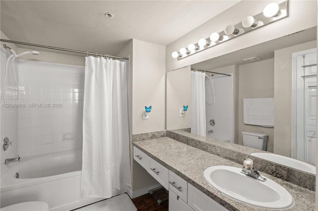 En Venta: $369,900 (3 camas, 2 baños, 1330 Pies cuadrados)