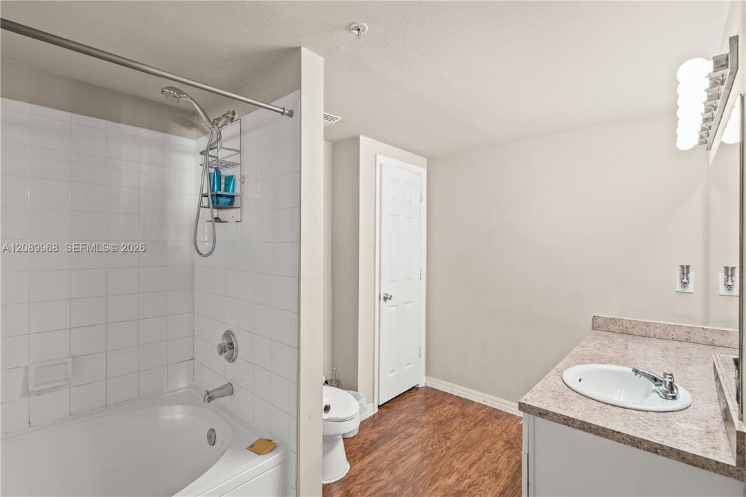 En Venta: $369,900 (3 camas, 2 baños, 1330 Pies cuadrados)