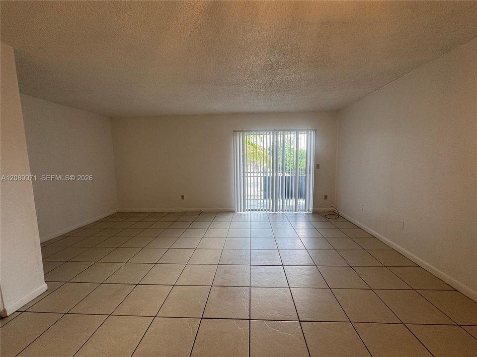 For Rent: $1,600 (1 beds, 1 baths, 750 Square Feet)