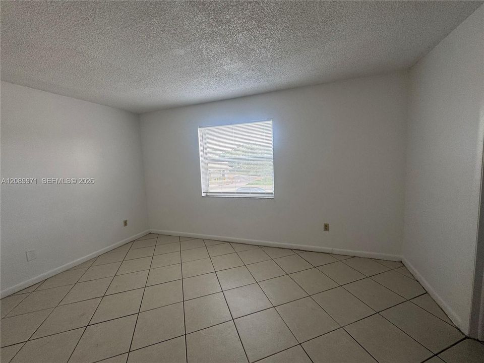 For Rent: $1,600 (1 beds, 1 baths, 750 Square Feet)
