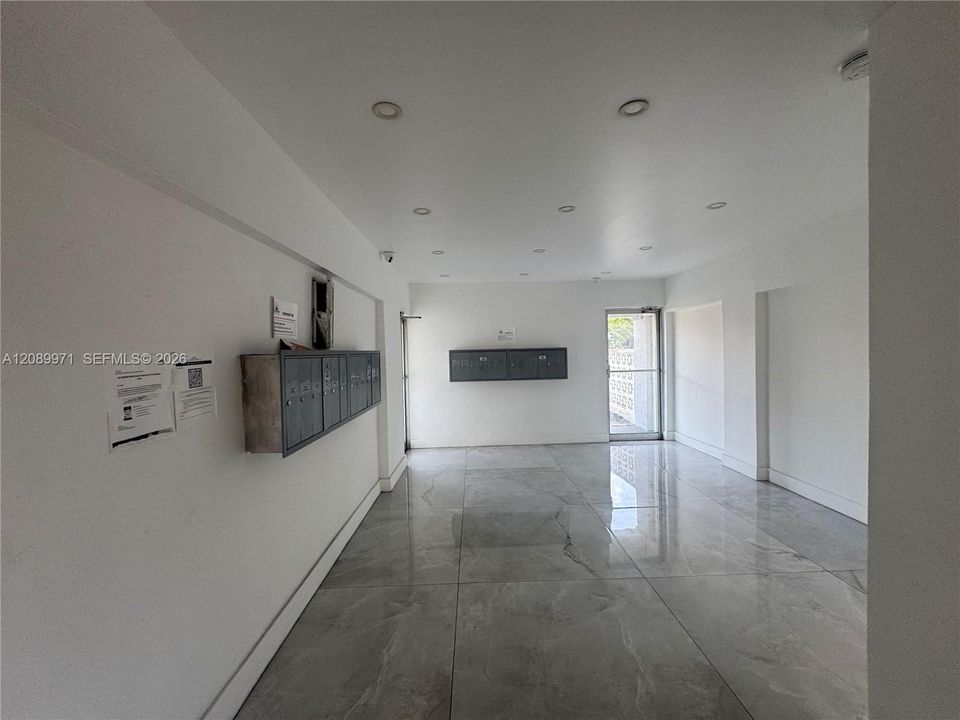 For Rent: $1,600 (1 beds, 1 baths, 750 Square Feet)