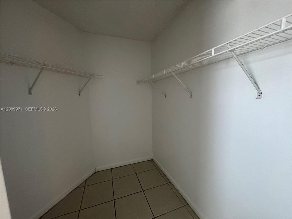 For Rent: $1,600 (1 beds, 1 baths, 750 Square Feet)