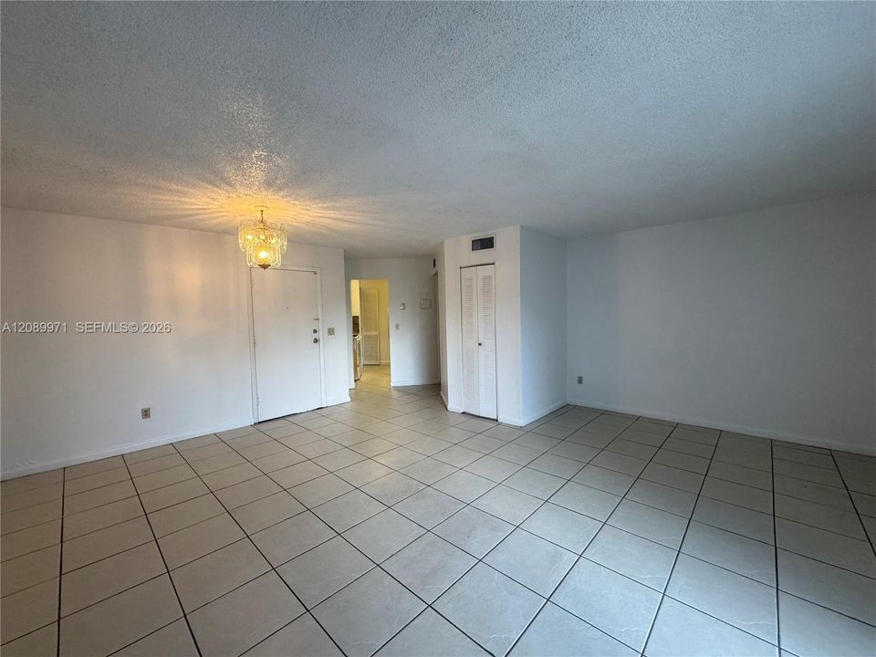 For Rent: $1,600 (1 beds, 1 baths, 750 Square Feet)