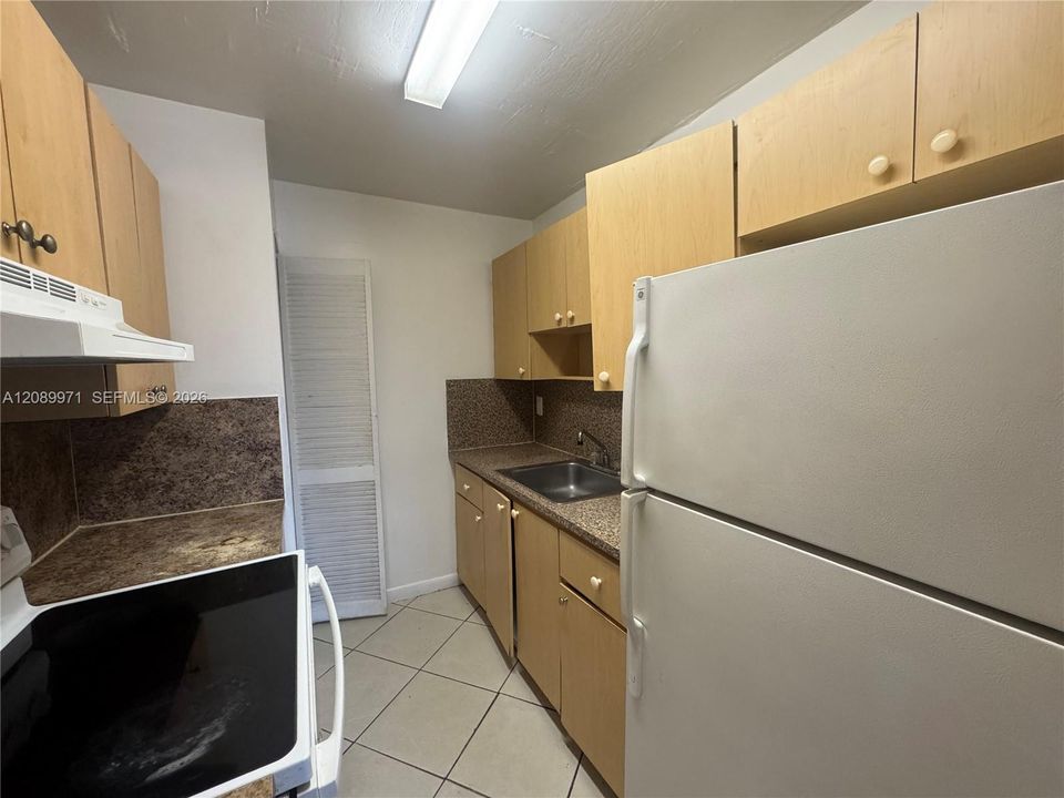 For Rent: $1,600 (1 beds, 1 baths, 750 Square Feet)