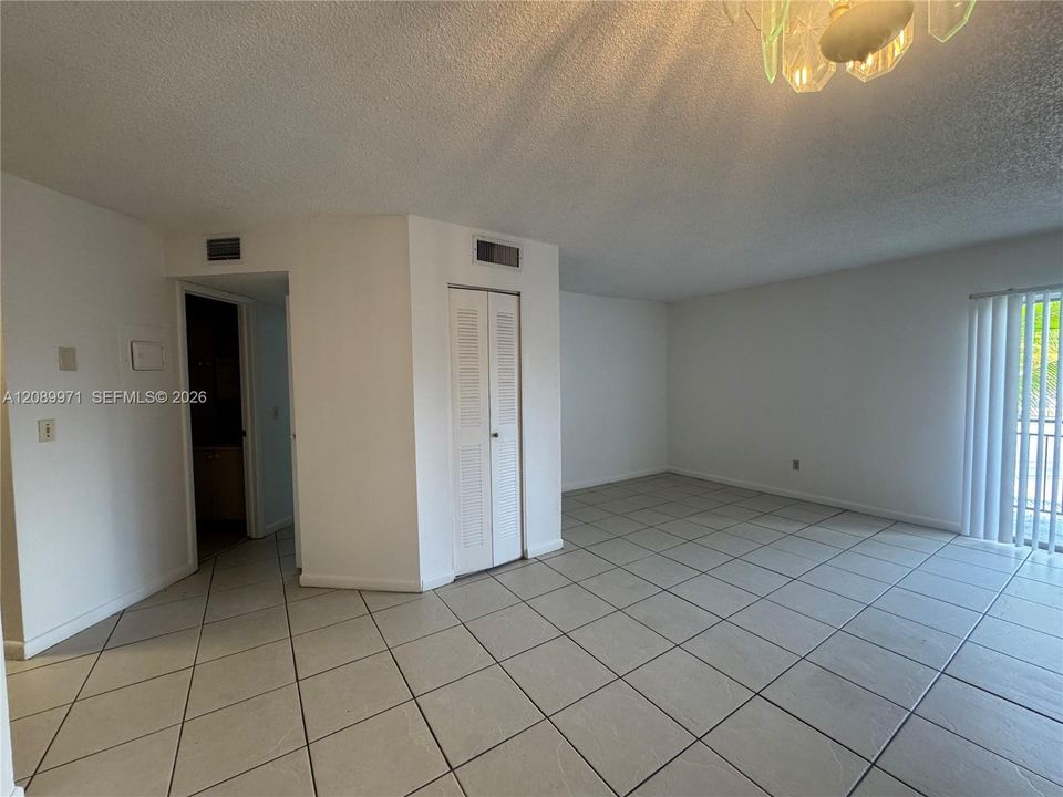 For Rent: $1,600 (1 beds, 1 baths, 750 Square Feet)