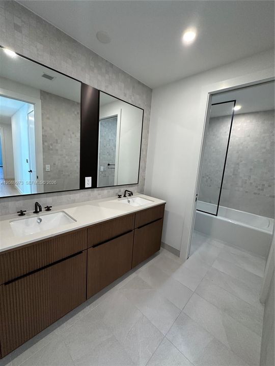 For Rent: $25,000 (4 beds, 3 baths, 1973 Square Feet)