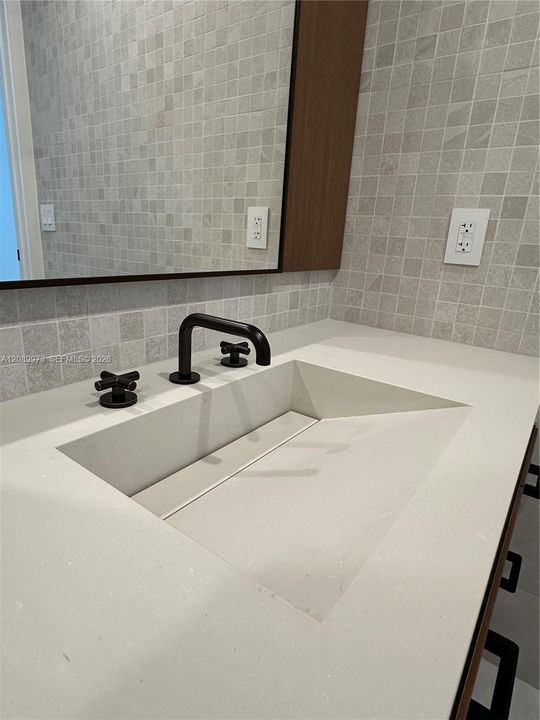 For Rent: $25,000 (4 beds, 3 baths, 1973 Square Feet)