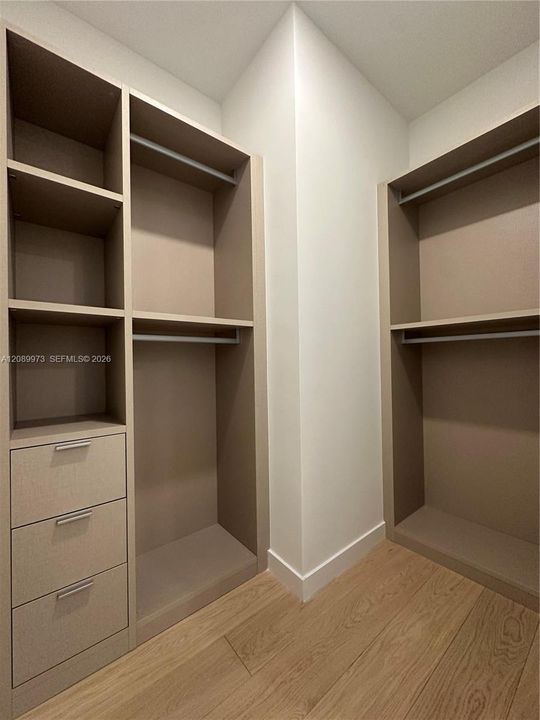 For Rent: $25,000 (4 beds, 3 baths, 1973 Square Feet)
