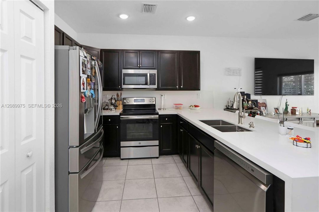 For Sale: $500,000 (3 beds, 2 baths, 1540 Square Feet)