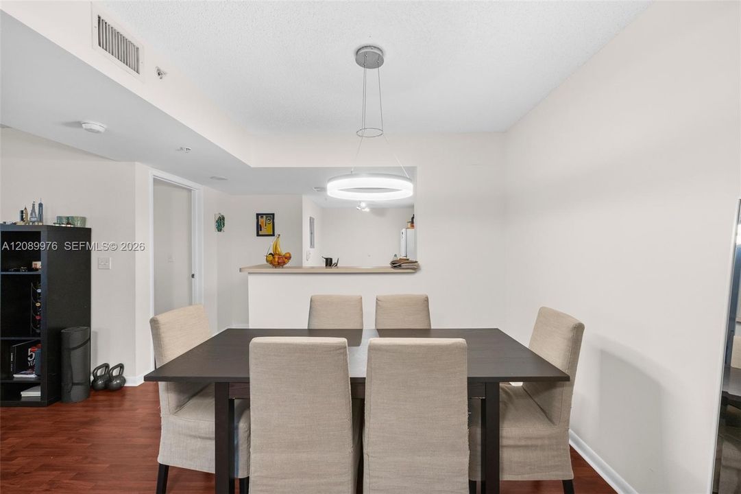 For Rent: $2,700 (2 beds, 2 baths, 1153 Square Feet)
