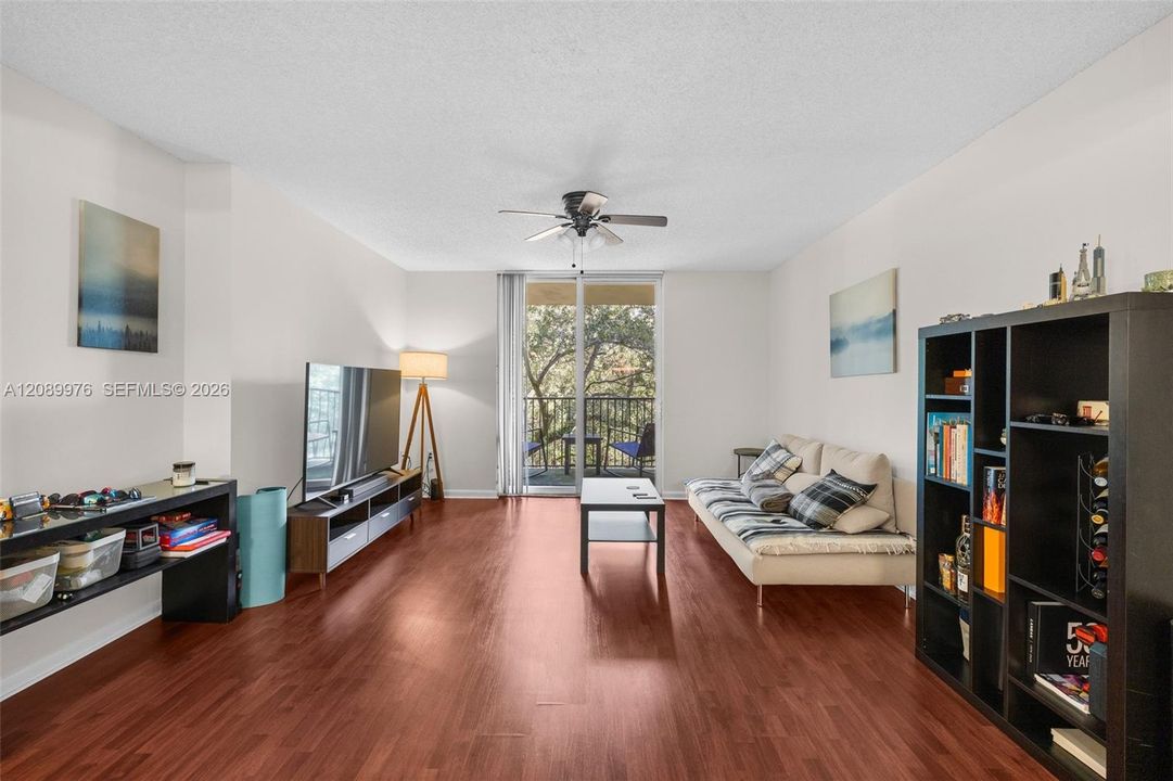 For Rent: $2,700 (2 beds, 2 baths, 1153 Square Feet)