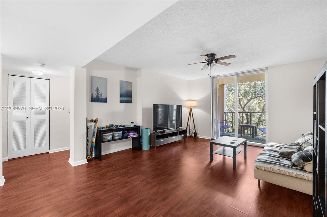 For Rent: $2,700 (2 beds, 2 baths, 1153 Square Feet)